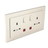 EFAPEL 90343_CPE Komplett dupla csatlakozóaljzat visszajelzővel (brit típusú) gyöngyház