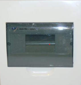 GMV GMD5-MG04 elosztó 4 modul süllyesztett átlátszó ajtóval